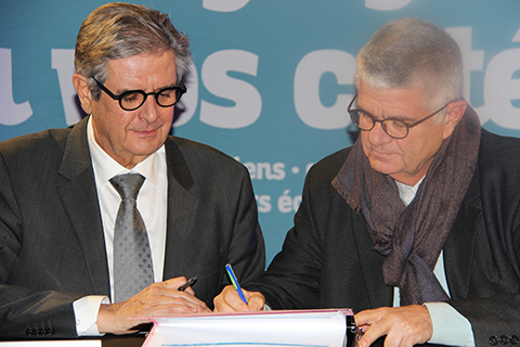 Signature des contrats de territoire