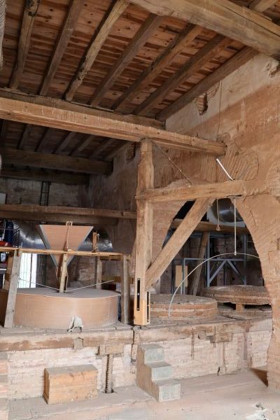 Visite de la salle des meules ancien moulin de la Tour deDéfense Villemur-sur-Tarn