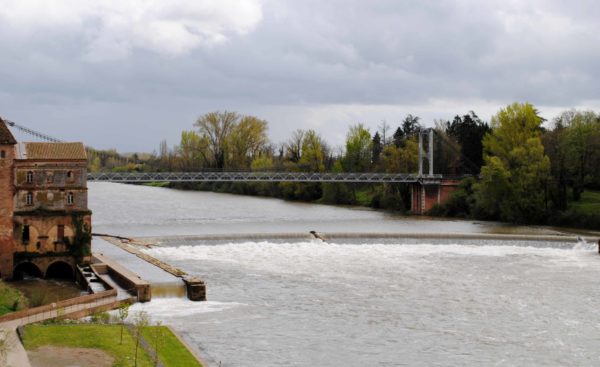 Limitation de l’accès au pont suspendu aux véhicules de 7,5 tonnes maximum : une mesure provisoire en application du principe de précaution